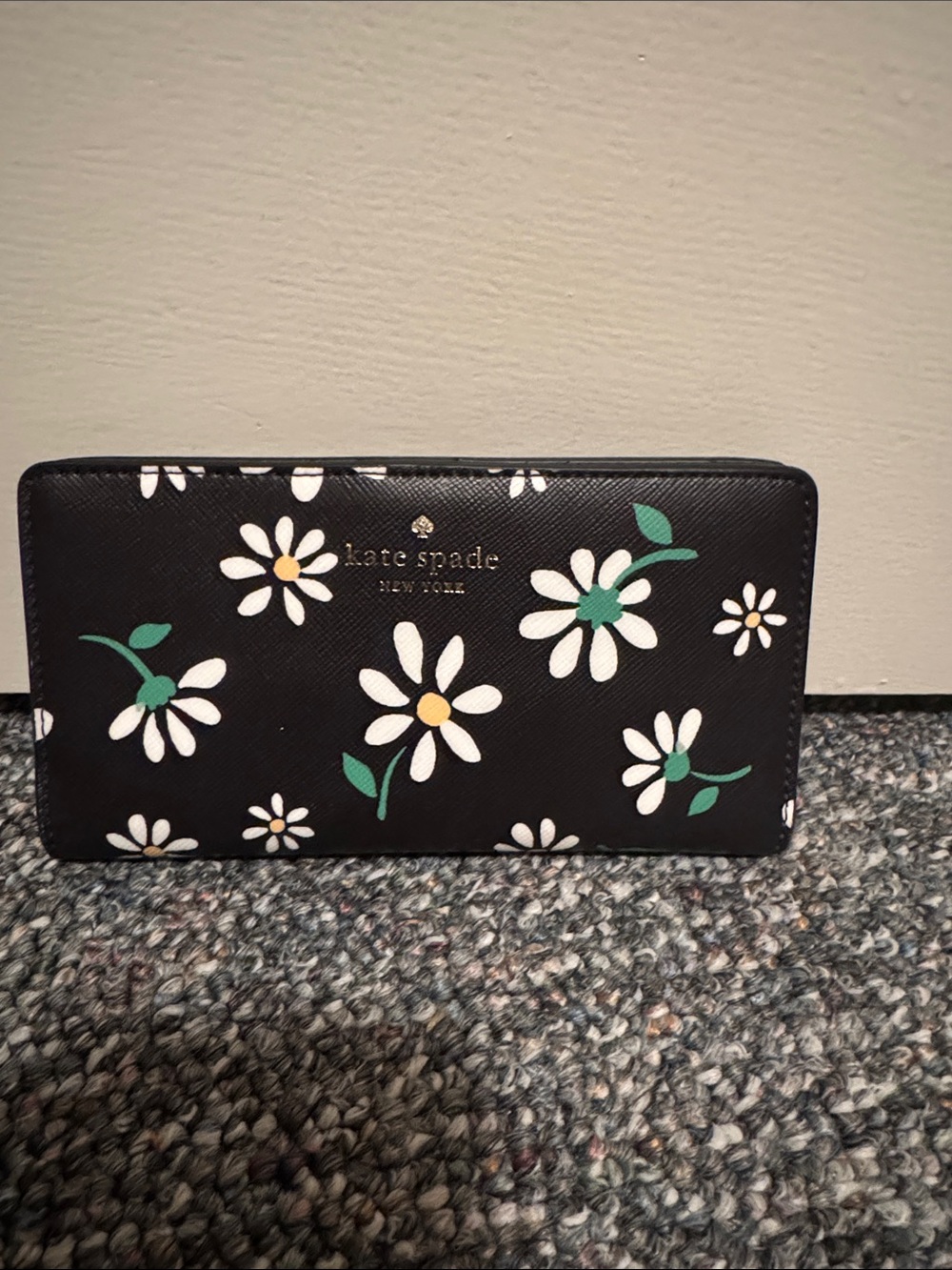 kate spade black daisy-print continental wallet